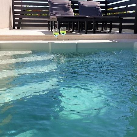 Vip Deluxe Apartment Arian Новалья Экстерьер фото