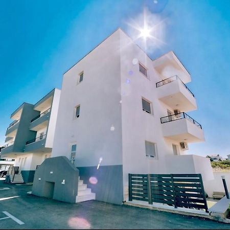 Vip Deluxe Apartment Arian Новалья Экстерьер фото