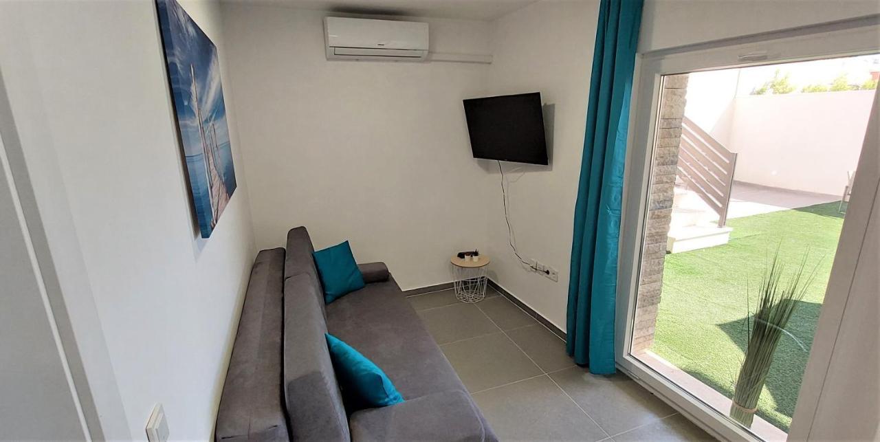 Vip Deluxe Apartment Arian Новалья Экстерьер фото