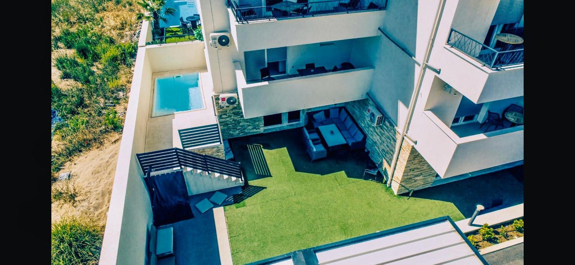 Vip Deluxe Apartment Arian Новалья Экстерьер фото