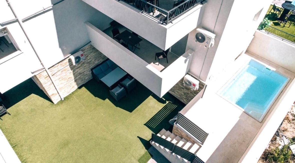Vip Deluxe Apartment Arian Новалья Экстерьер фото